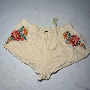 Derek Heart Cream Floral Embroidered Shorts